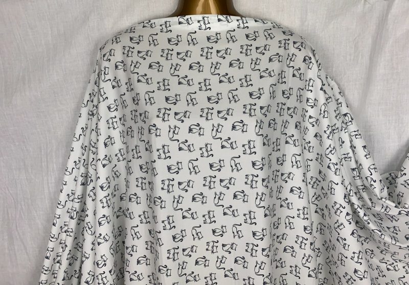 NEW Smooth Polyester BW Designer CATS Print DressCraft Fabric FREE PP 324318929764